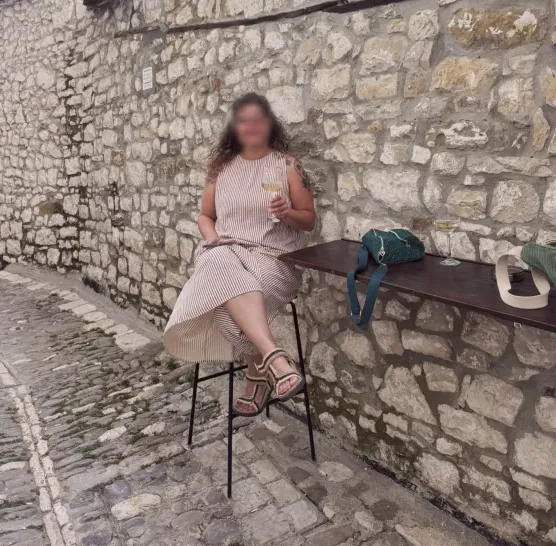 Cara, 35