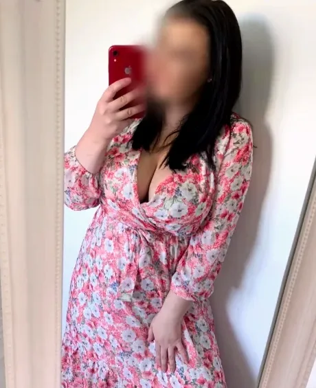 Claudia, 29