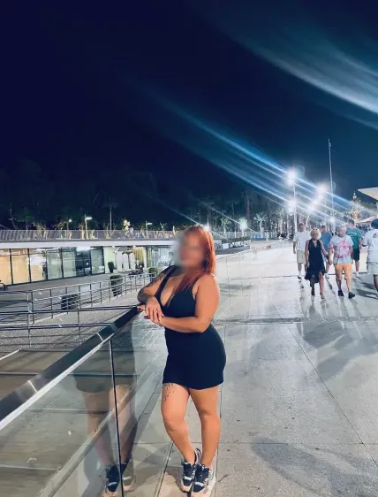 Larissa, 40