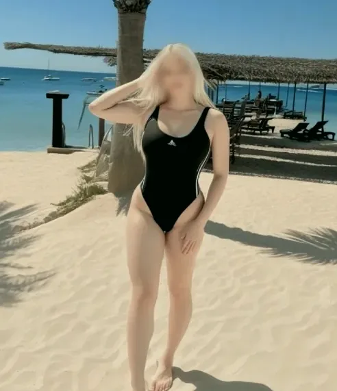 Lilly, 22