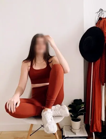 Lilly, 28