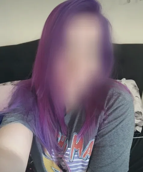 Lilly, 32