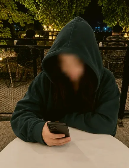 Manuela, 26