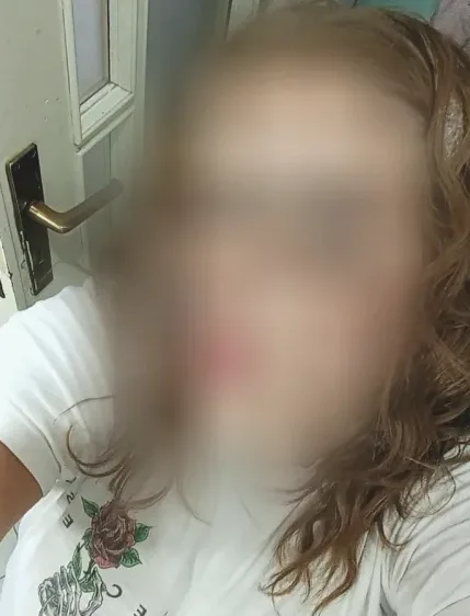 Manuela, 26