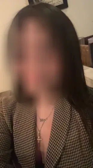 Manuela, 29