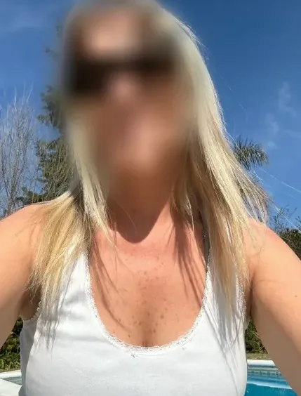 Melanie, 40