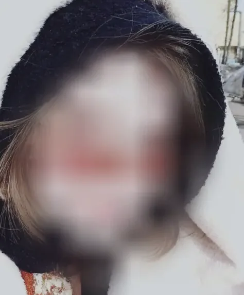 Nadine, 19