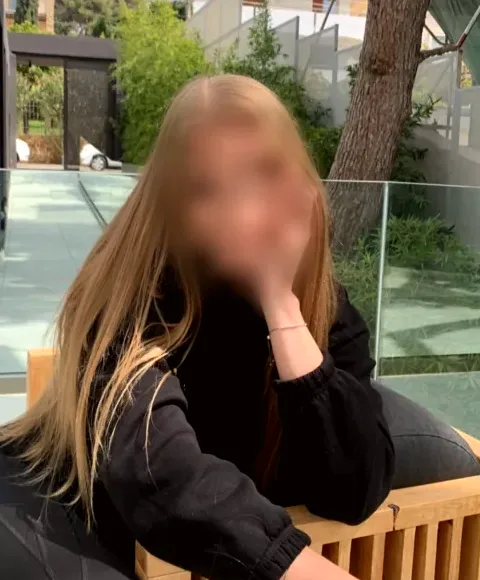 Neele, 34