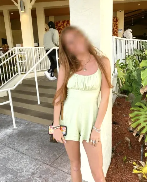Paula, 19