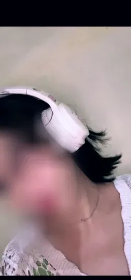 Sandra, 30