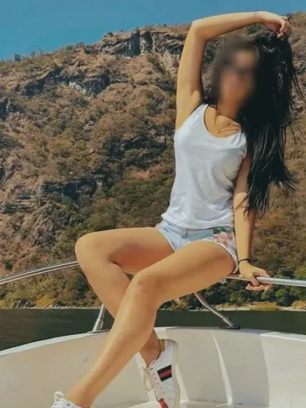 Simone, 27